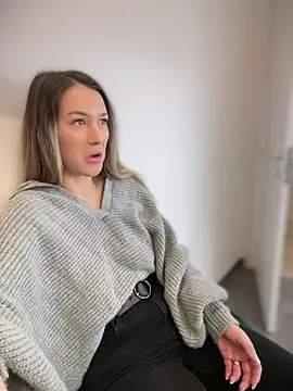 Snapshot of HotXMom chatting on February 10, 2025, 4:52 am HotXMom online show from February 10, 2025, 4:52 am