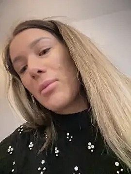 Snapshot of HotXMom chatting on February 18, 2025, 4:58 am HotXMom online show from February 18, 2025, 4:58 am