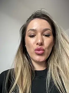 Snapshot of HotXMom chatting on February 25, 2025, 4:46 am HotXMom online show from February 25, 2025, 4:46 am