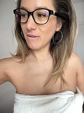 Snapshot of HotXMom chatting on March 1, 2025, 10:55 am HotXMom online show from March 1, 2025, 10:55 am