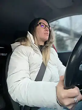 Snapshot of HotXMom chatting on March 4, 2025, 4:38 am HotXMom online show from March 4, 2025, 4:38 am