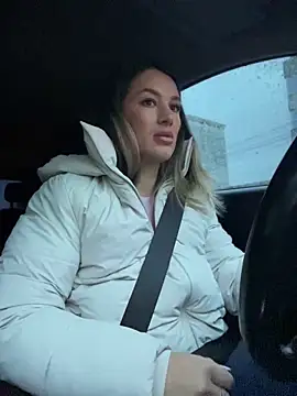 Snapshot of HotXMom chatting on March 17, 2025, 4:19 am HotXMom online show from March 17, 2025, 4:19 am