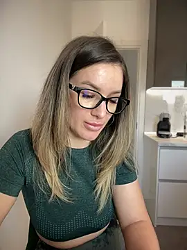 Snapshot of HotXMom chatting on March 20, 2025, 7:47 am HotXMom online show from March 20, 2025, 7:47 am