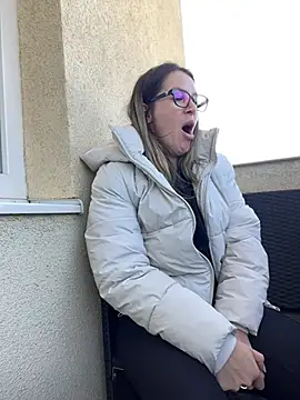 Snapshot of HotXMom chatting on March 22, 2025, 10:28 am HotXMom online show from March 22, 2025, 10:28 am