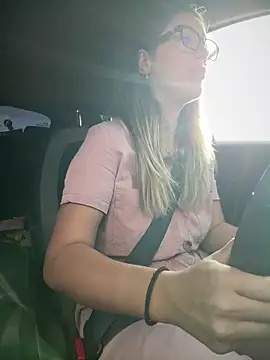 Snapshot of HotXMom chatting on September 23, 2025, 5:43 am HotXMom online show from September 23, 2025, 5:43 am