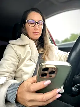 Snapshot of HotXMom chatting on October 1, 2025, 5:46 am HotXMom online show from October 1, 2025, 5:46 am