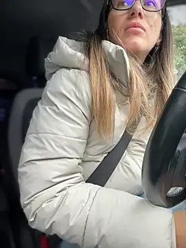 Snapshot of HotXMom chatting on October 7, 2025, 5:48 am HotXMom online show from October 7, 2025, 5:48 am