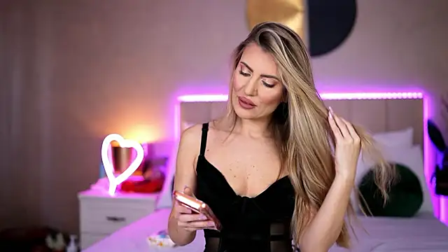 EvellineClaire online show from March 10, 2026, 7:24 am