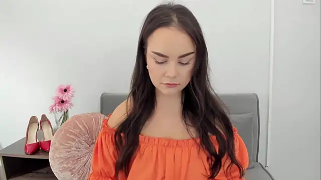 KendalNew online show from October 28, 2025, 5:04 pm