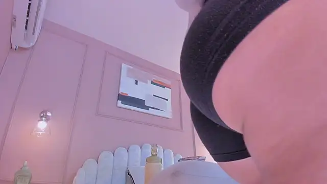 lia ass  online show from February 6, 2025, 4:58 pm