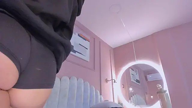 lia ass  online show from February 12, 2025, 1:48 pm