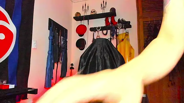 Snapshot of DominatrixBlue chatting on January 12, 2025, 6:27 pm DominatrixBlue online show from January 12, 2025, 6:27 pm