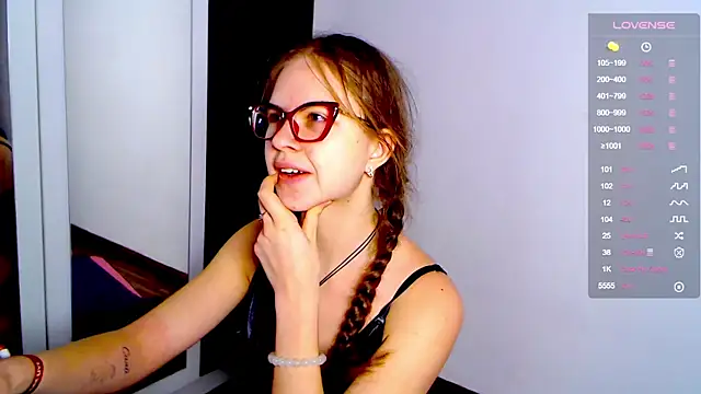 Sarah HS online show from December 12, 2024, 12:55 pm