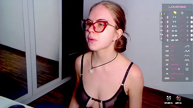 Sarah HS online show from February 7, 2025, 2:04 pm