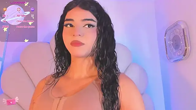 Summer walkerr online show from November 25, 2025, 12:49 pm