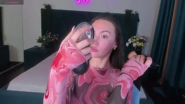 GIGI BENNET online show from January 19, 2025, 3:53 pm