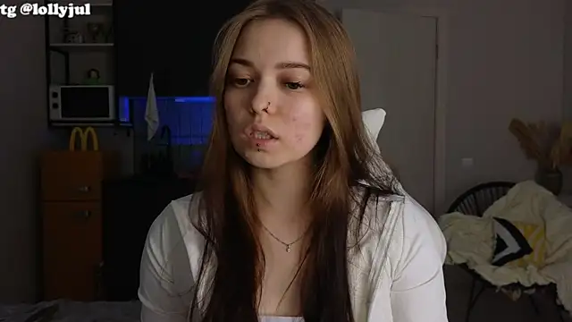 doll lol  online show from October 26, 2025, 7:20 pm