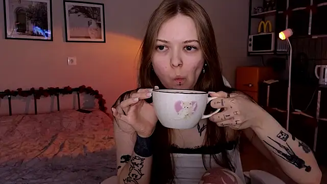 doll lol  online show from May 12, 2026, 7:11 pm
