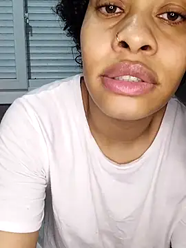 Snapshot of Su_Duarte_1 chatting on November 16, 2025, 1:33 am Su Duarte 1 online show from November 16, 2025, 1:33 am