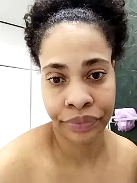 Snapshot of Su_Duarte_1 chatting on November 19, 2025, 1:27 am Su Duarte 1 online show from November 19, 2025, 1:27 am