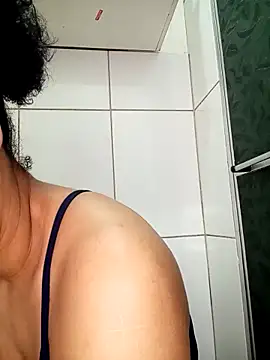 Snapshot of Su_Duarte_1 chatting on November 27, 2025, 9:28 pm Su Duarte 1 online show from November 27, 2025, 9:28 pm