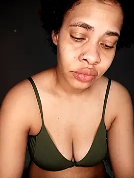 Snapshot of Su_Duarte_1 chatting on December 19, 2025, 2:29 am Su Duarte 1 online show from December 19, 2025, 2:29 am