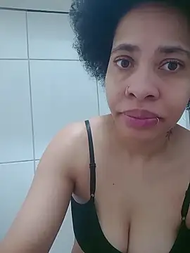 Snapshot of Su_Duarte_1 chatting on January 11, 2026, 11:32 pm Su Duarte 1 online show from January 11, 2026, 11:32 pm