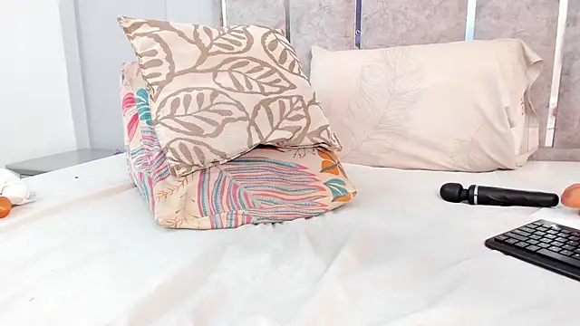 GabyyJones online show from March 18, 2025, 2:59 pm