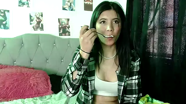 Yeimy sweetf online show from January 15, 2025, 8:37 pm