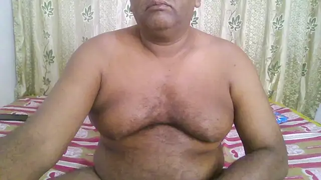 Snapshot of Beargryzzly chatting on December 18, 2024, 6:21 am Beargryzzly online show from December 18, 2024, 6:21 am