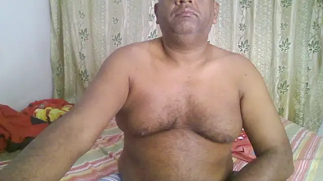 Snapshot of Beargryzzly chatting on January 4, 2025, 11:43 am Beargryzzly online show from January 4, 2025, 11:43 am