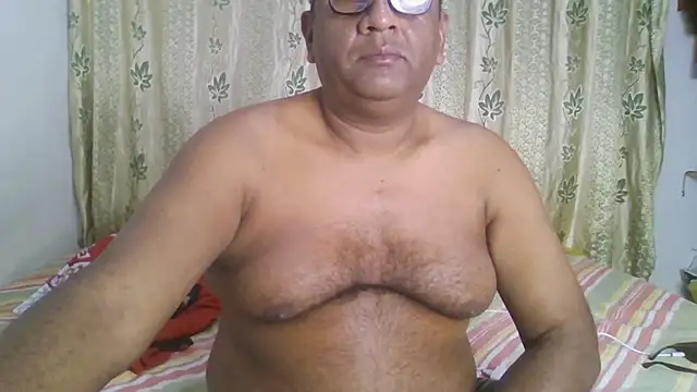 Snapshot of Beargryzzly chatting on January 22, 2025, 3:31 am Beargryzzly online show from January 22, 2025, 3:31 am