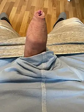 Snapshot of henes188 chatting on February 6, 2025, 1:43 pm henes188 online show from February 6, 2025, 1:43 pm