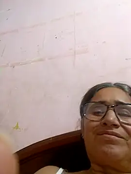 Snapshot of _candi chatting on February 6, 2025, 10:43 pm candi online show from February 6, 2025, 10:43 pm