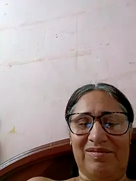Snapshot of _candi chatting on February 10, 2025, 8:42 pm candi online show from February 10, 2025, 8:42 pm