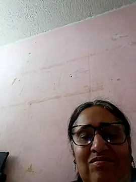 Snapshot of _candi chatting on February 13, 2025, 12:21 pm candi online show from February 13, 2025, 12:21 pm
