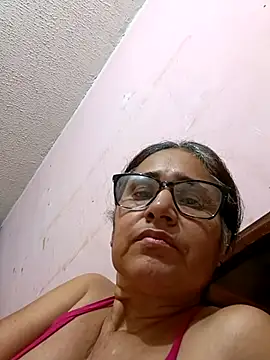 Snapshot of _candi chatting on February 21, 2025, 8:40 am candi online show from February 21, 2025, 8:40 am