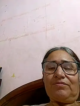 Snapshot of _candi chatting on February 24, 2025, 9:00 am candi online show from February 24, 2025, 9:00 am