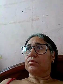 Snapshot of _candi chatting on February 28, 2025, 6:09 pm candi online show from February 28, 2025, 6:09 pm
