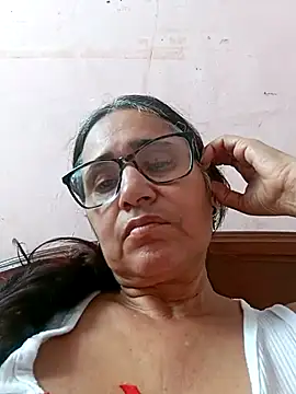 Snapshot of _candi chatting on March 3, 2025, 7:17 pm candi online show from March 3, 2025, 7:17 pm