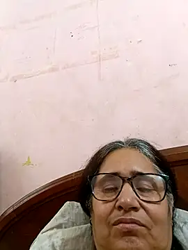 Snapshot of _candi chatting on March 5, 2025, 12:00 pm candi online show from March 5, 2025, 12:00 pm