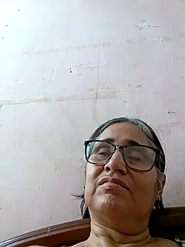 Snapshot of _candi chatting on March 7, 2025, 6:33 pm candi online show from March 7, 2025, 6:33 pm