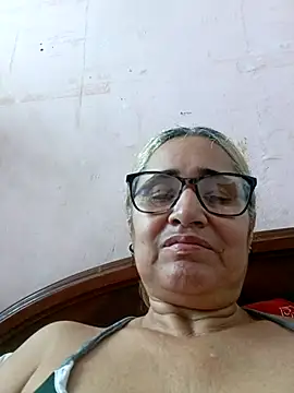 Snapshot of _candi chatting on September 9, 2025, 1:43 pm candi online show from September 9, 2025, 1:43 pm