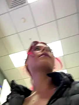 RiriRoseey online show from November 8, 2025, 9:09 am