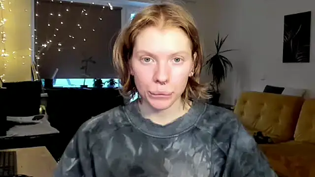 StellaDavis online show from February 14, 2025, 1:51 pm