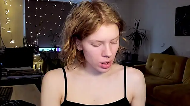 StellaDavis online show from March 19, 2025, 1:29 pm