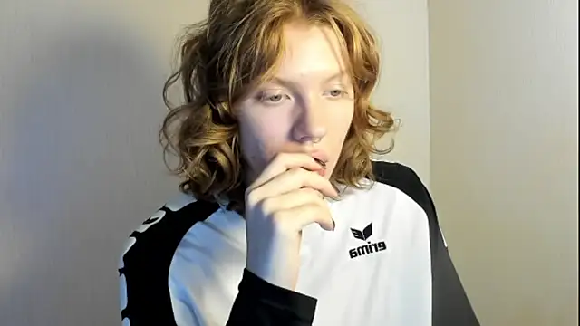 StellaDavis online show from November 5, 2025, 9:09 am