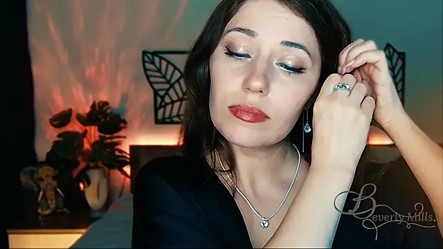 Snapshot of MissBeverlyMills chatting on January 25, 2025, 9:46 pm MissBeverlyMills online show from January 25, 2025, 9:46 pm