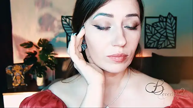 Snapshot of MissBeverlyMills chatting on February 19, 2025, 9:17 am MissBeverlyMills online show from February 19, 2025, 9:17 am