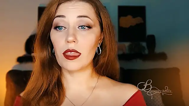 Snapshot of MissBeverlyMills chatting on October 2, 2025, 2:07 am MissBeverlyMills online show from October 2, 2025, 2:07 am